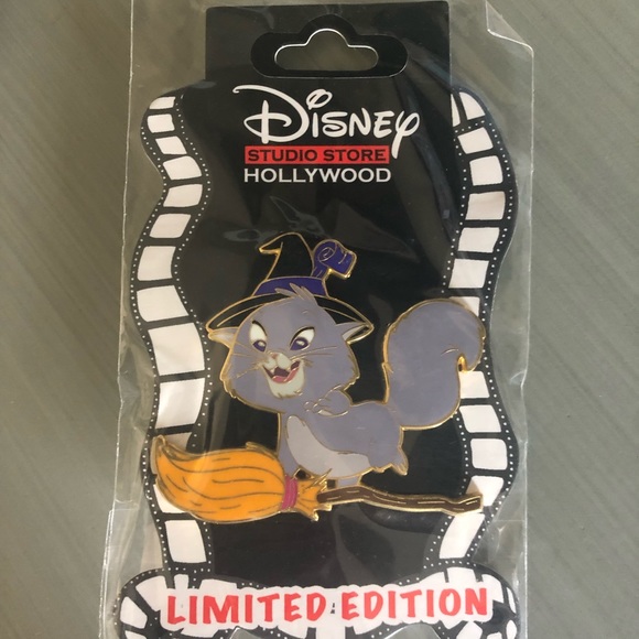 Disney LE Cats on Brooms Pin Set - Picture 3 of 8